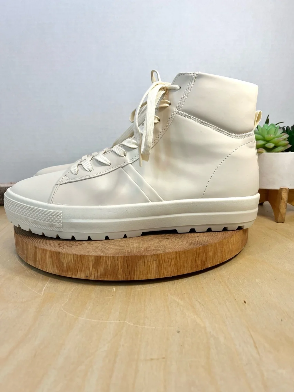 Zara modern statement